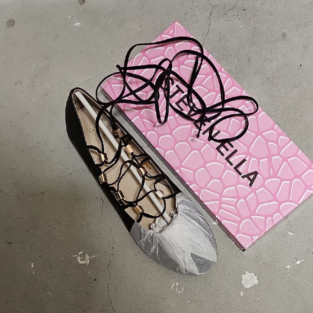 Nwt Black Lace-Up The Legs Flats